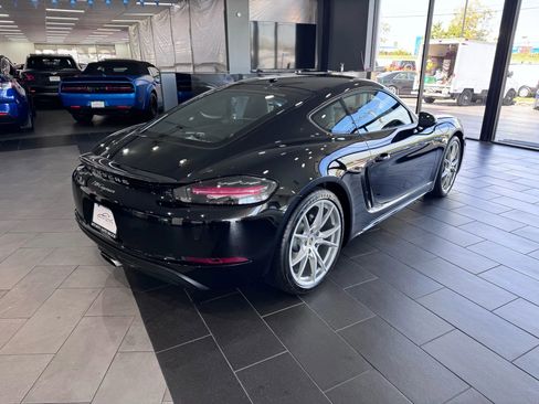 Used 2019 Porsche 718 Cayman image 3