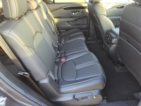 Used 2025 Honda Pilot EX-L image 19
