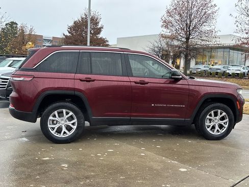 Used 2022 Jeep Grand Cherokee Limited image 2