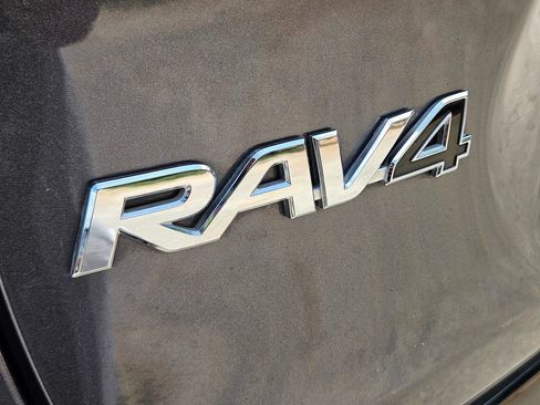 Used 2022 Toyota RAV4 XSE AWD/4WD image 10