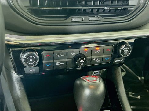 Used 2022 Jeep Compass High Altitude AWD/4WD image 16