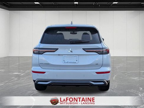 New 2026 Mitsubishi Outlander SE image 4