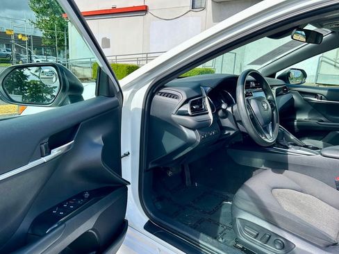 Used 2020 Toyota Camry LE FWD image 9