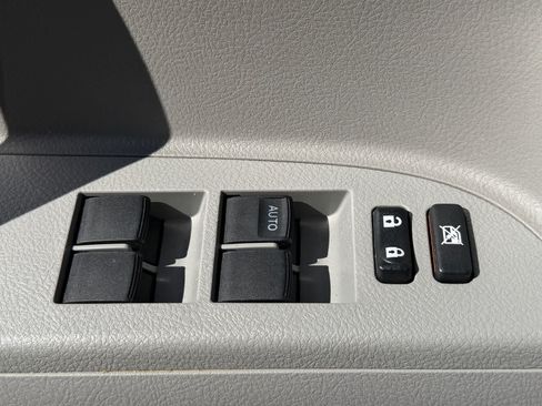 Used 2012 Toyota Highlander Limited w/ Tow Pkg AWD/4WD image 16