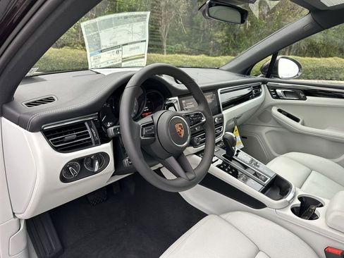 Certified 2026 Porsche Macan S AWD/4WD image 4