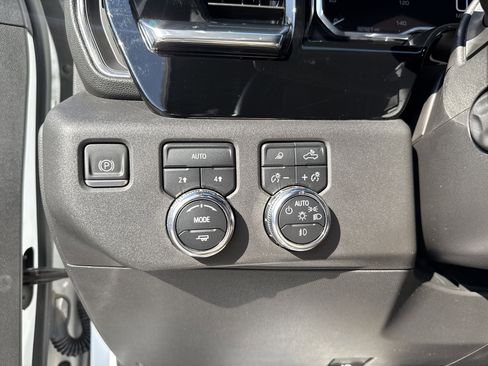 Used 2023 GMC Sierra 1500 SLT w/ SLT Premium Package AWD/4WD image 29