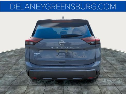 Used 2024 Nissan Rogue SL AWD/4WD image 4