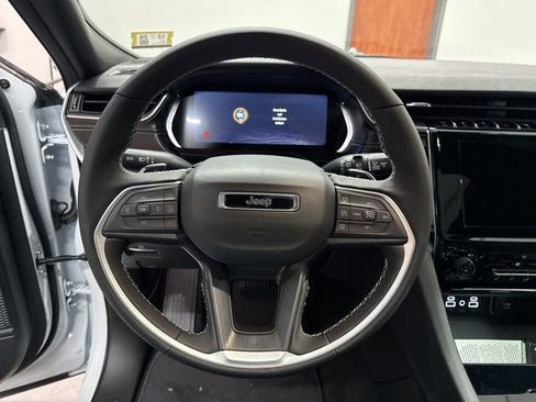New 2025 Jeep Grand Cherokee L Altitude image 28