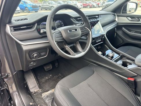 New 2026 Jeep Grand Cherokee L 2WD image 9