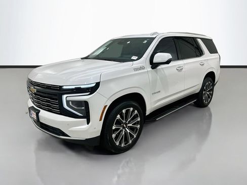 Used 2025 Chevrolet Tahoe High Country AWD/4WD image 3