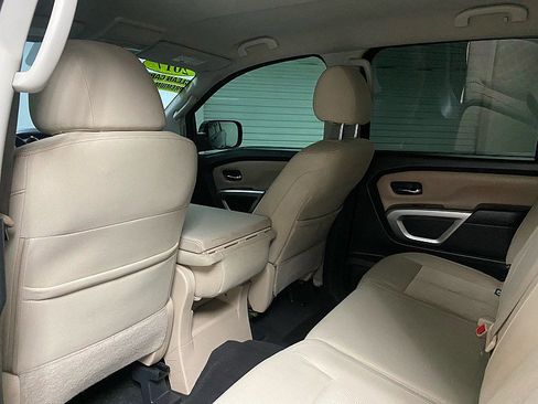 Used 2017 Nissan Titan SV image 10