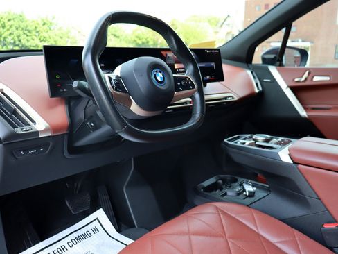 Used 2022 BMW iX xDrive50 w/ Premium Package AWD/4WD image 11