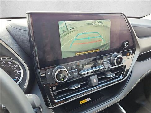 Used 2023 Toyota Highlander Bronze Edition image 14