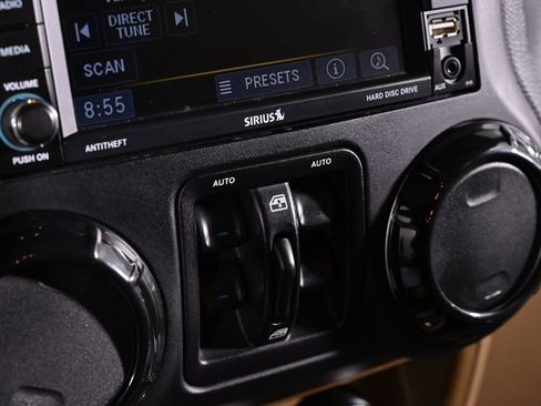 Used 2015 Jeep Wrangler Unlimited Sahara w/ Dual Top Group AWD/4WD image 19