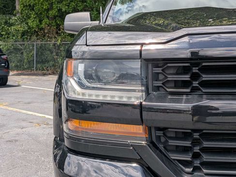 Used 2018 Chevrolet Silverado 1500 Custom w/ Custom Value Package RWD image 9