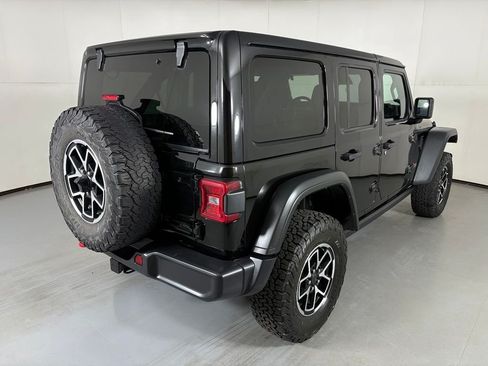 Used 2025 Jeep Wrangler Unlimited Rubicon AWD/4WD image 8