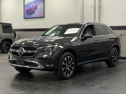 Used 2025 Mercedes-Benz GLC 350e 4MATIC image 6
