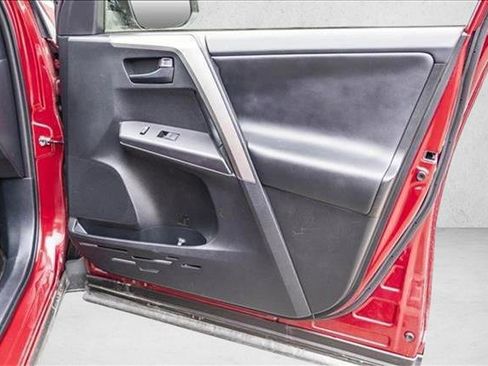 Used 2018 Toyota RAV4 LE image 29