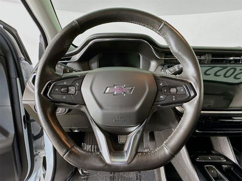 Used 2022 Chevrolet Bolt EUV LT w/ Convenience Package image 11