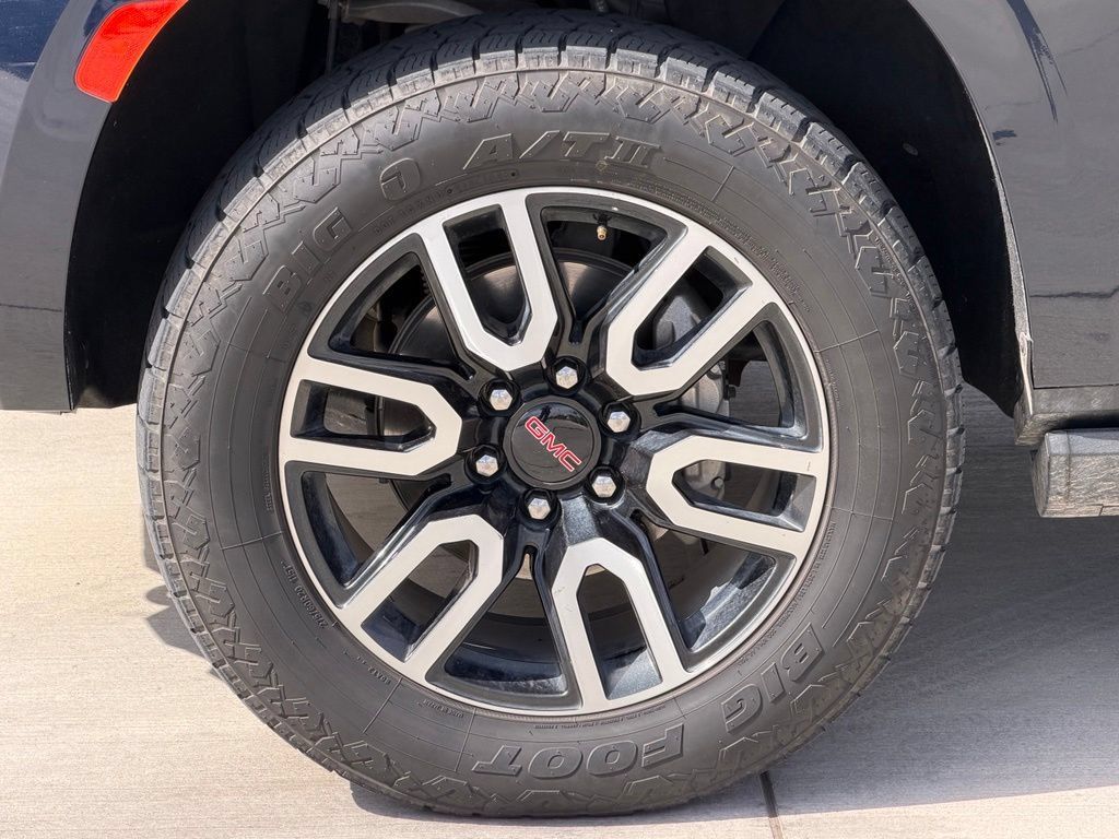 Used 2021 GMC Yukon AT4 w/ AT4 Premium Plus Package AWD/4WD image 6