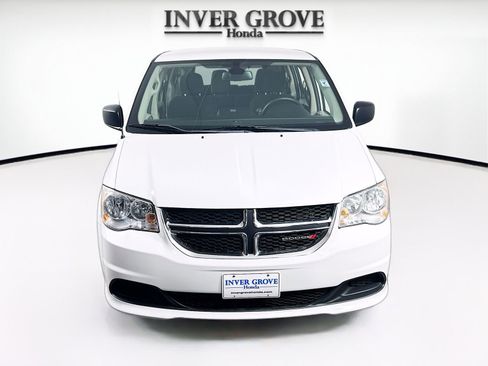 Used 2018 Dodge Grand Caravan SE w/ UConnect Hands-Free Group FWD image 2