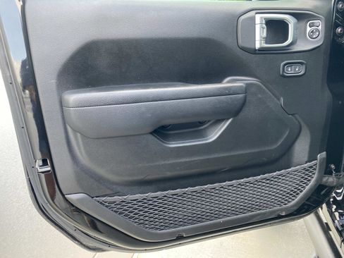 Used 2024 Jeep Wrangler Unlimited Rubicon w/ Technology Group image 14