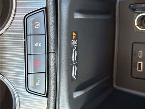 Used 2022 GMC Acadia SLT w/ Technology Package image 23