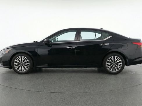 Used 2025 Nissan Altima 2.5 SV image 5