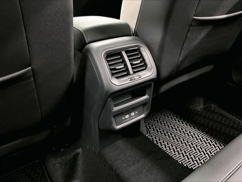 New 2026 Volkswagen Taos SE image 15