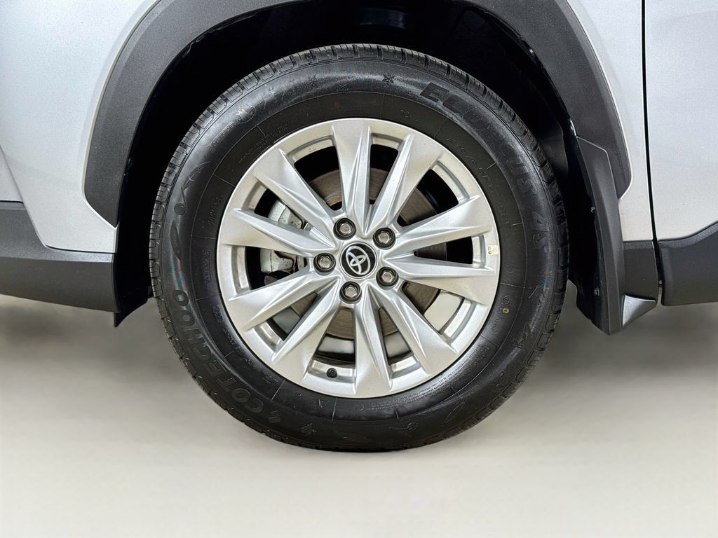 Used 2025 Toyota Corolla Cross LE AWD/4WD image 25