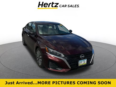 Used 2025 Nissan Altima 2.5 SV image 1
