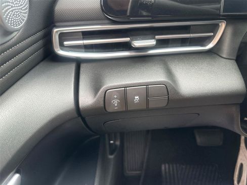 Used 2025 Hyundai Elantra SEL FWD image 25