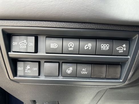 Used 2025 Toyota Tundra Platinum AWD/4WD image 19