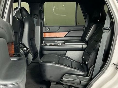 Used 2019 Lincoln Navigator Reserve AWD/4WD image 17