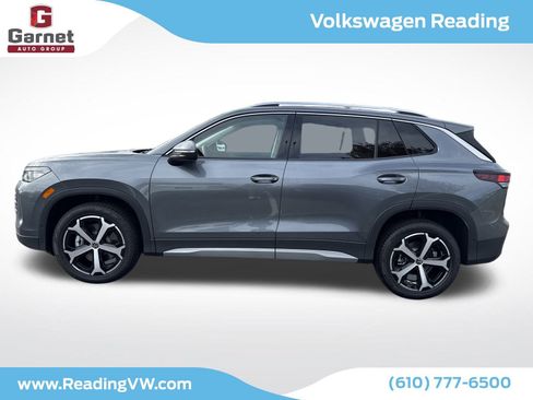 New 2025 Volkswagen Tiguan SE image 2