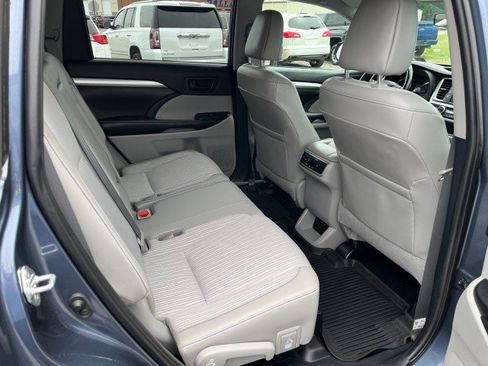 Used 2019 Toyota Highlander Plus AWD/4WD image 19