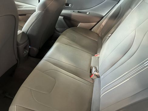 Used 2024 Hyundai Elantra SEL FWD image 5