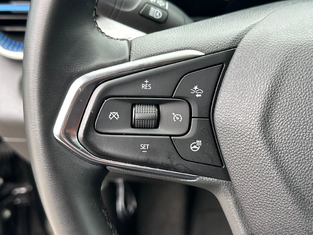 Used 2025 Chevrolet Trax LT w/ LT Convenience Package FWD image 25