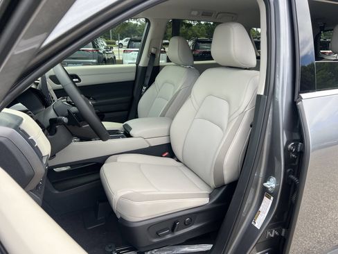 New 2026 Nissan Pathfinder SL FWD image 15