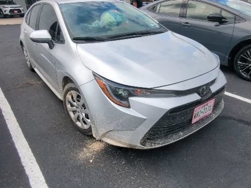 Used 2025 Toyota Corolla LE FWD image 2