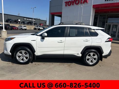 Certified 2021 Toyota RAV4 XLE w/ Convenience Package image 15