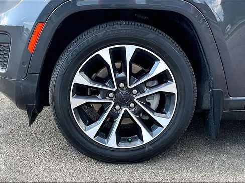 Used 2022 Jeep Grand Cherokee L Overland w/ Luxury Tech Group IV AWD/4WD image 8