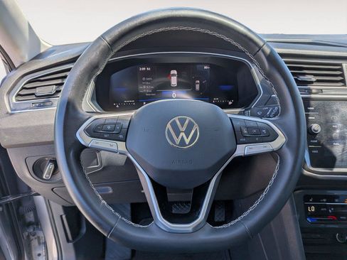 Used 2024 Volkswagen Tiguan SE w/ Panoramic Sunroof Package AWD/4WD image 22