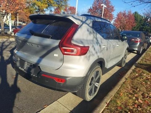 Used 2023 Volvo XC40 Recharge Plus image 2