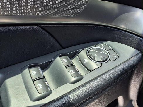 Used 2019 Ford Explorer XLT AWD/4WD image 17