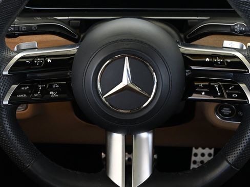 Used 2024 Mercedes-Benz GLS 450 4MATIC image 28