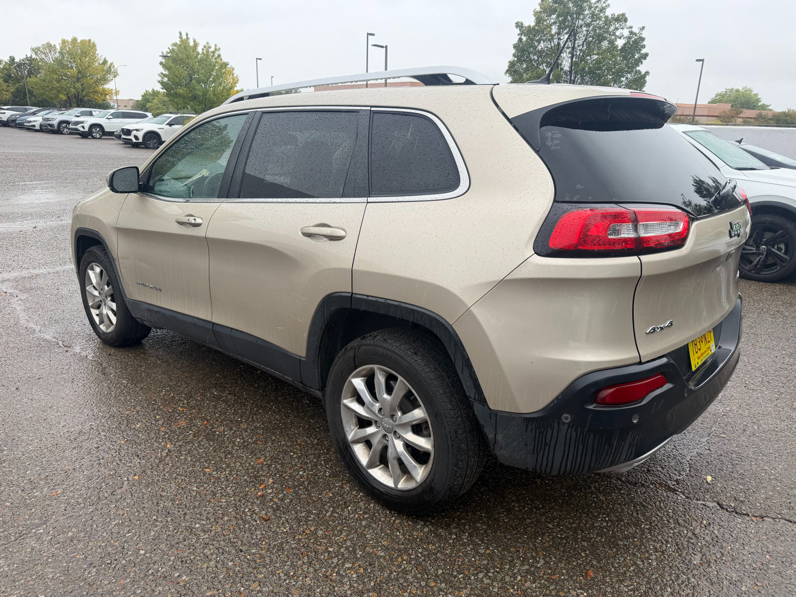 Used 2015 Jeep Cherokee Limited w/ Technology Group AWD/4WD image 15