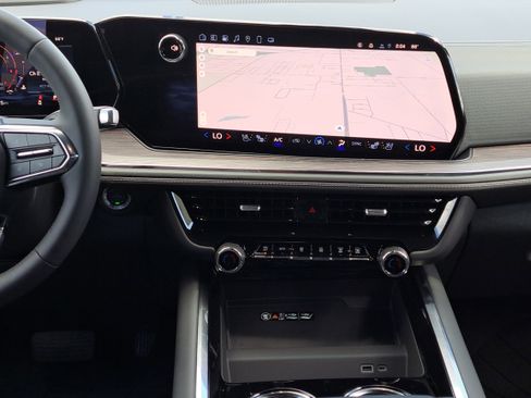 New 2025 Chevrolet Suburban Premier image 25