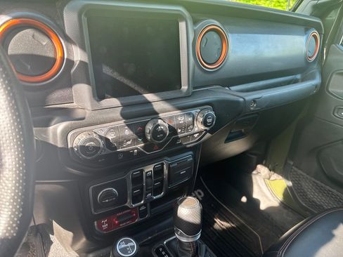Used 2021 Jeep Gladiator Mojave AWD/4WD image 9