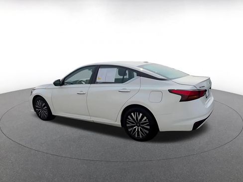 Used 2025 Nissan Altima 2.5 SV FWD image 10